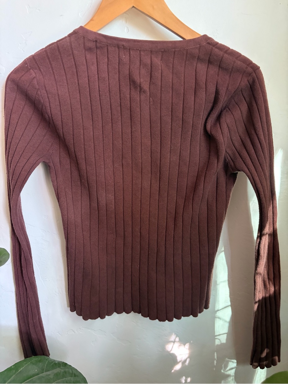Organic Basics Ribbed Button Cardigan — Bordeaux - Picture 4 of 4